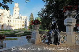 hluboka-castle--czech-republic-guardians-of-time-manfred-kili-kielnhofer-contemporary-fine-art-sculpture-statue-arts-design-modern-photography-artfund-artshow-pro-6744y